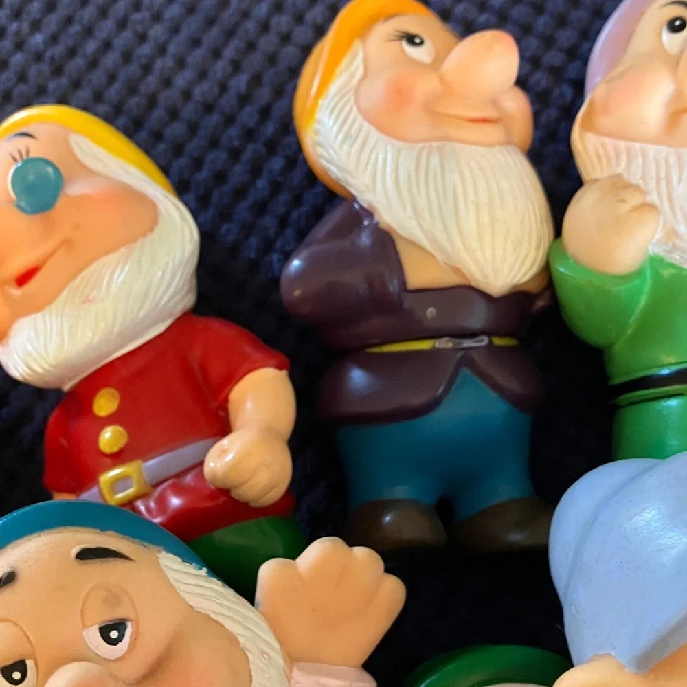 BIKIN DISNEY Snow White And The Seven Dwarfs Doll Set 1980’s Vintage All 7 - Picture 3 of 6